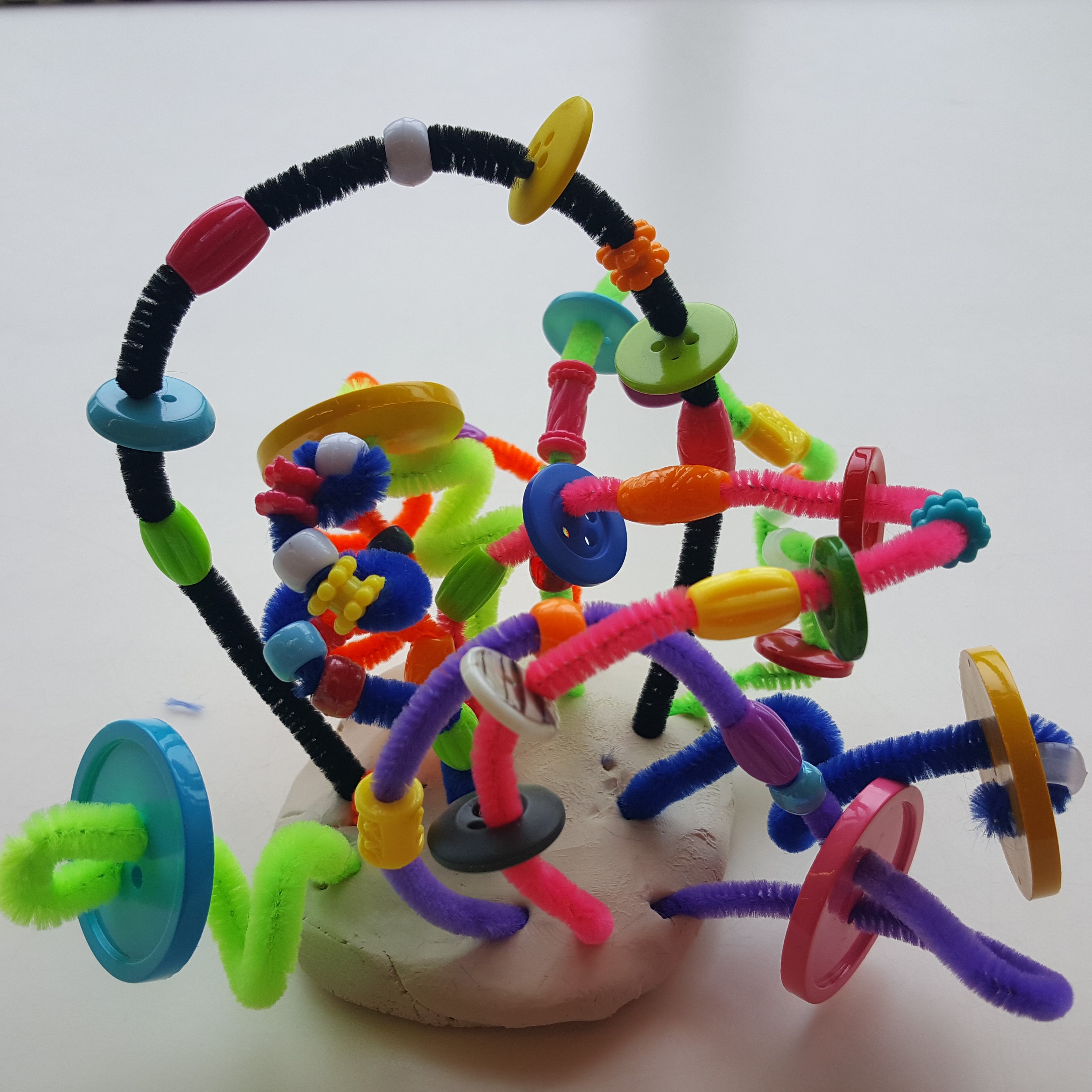 pipe cleaner straw sculpture