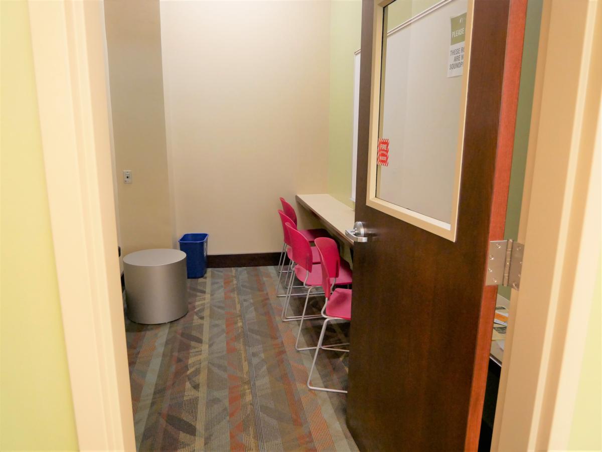 Franklin Avenue Large Study Room with table and chairs